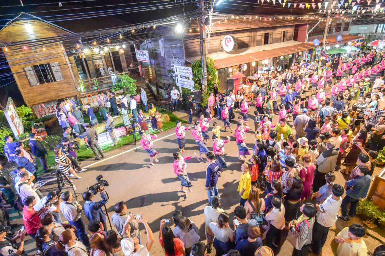 เทศกาลบอกรัก(ษ์) เขมราษฎร์ธานี 2559 ถนนคนเดิน เขมราฐ